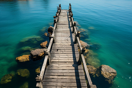航拍湖泊里的木桥码头图片