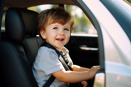 汽车驾驶座上的小男孩图片