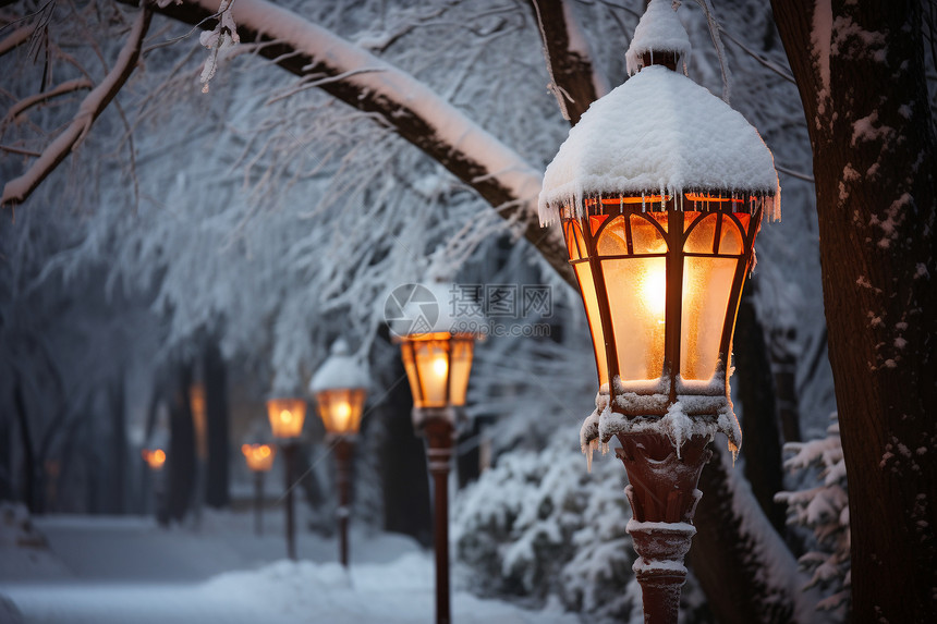 冬季街道上的路灯图片