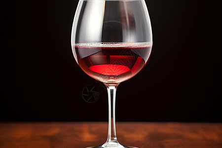 透明的红酒杯图片