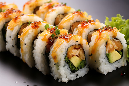 餐盘中的寿司卷背景图片