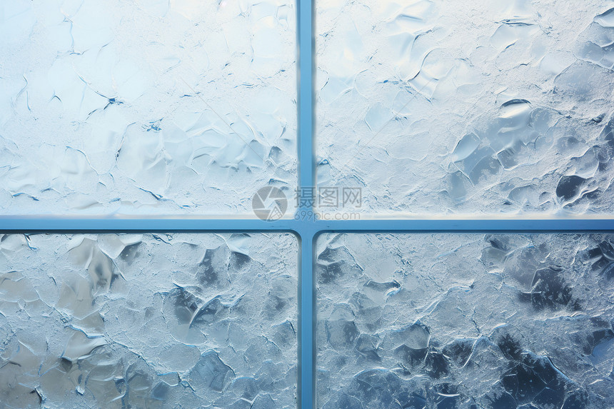 窗户玻璃上冰冻的冰花图片
