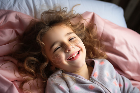 幸福开心的小女孩图片