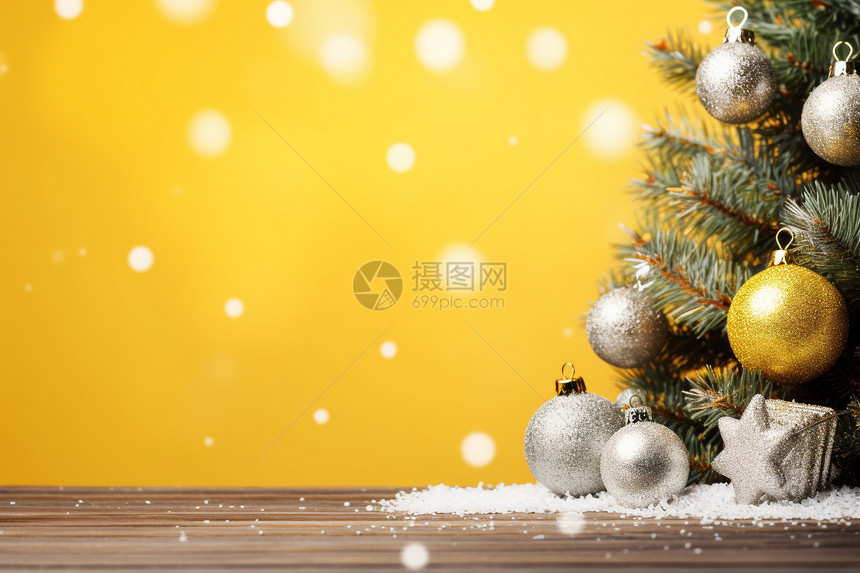 黄色背景上的圣诞节装饰物图片
