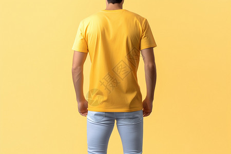 穿黄色T恤的男士背景图片