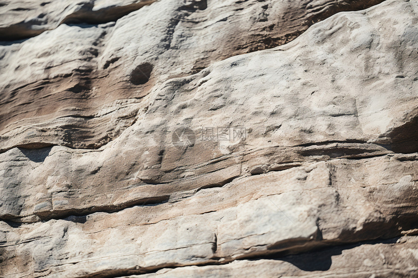 自然风化的坚硬岩壁图片