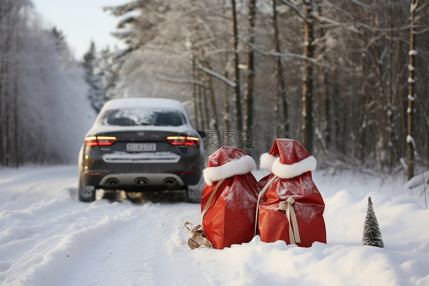 雪中道路上的圣诞礼物袋图片