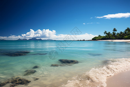 碧海蓝天的白沙滩与岩石图片