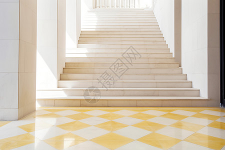 奢华楼梯华丽的黄白格地板设计图片