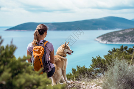 山林里小狗女子与狗俯瞰湖泊背景