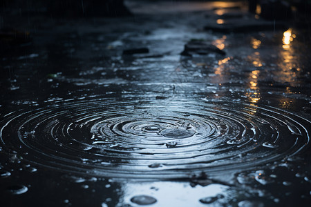 雨滴浸湿的街道背景图片