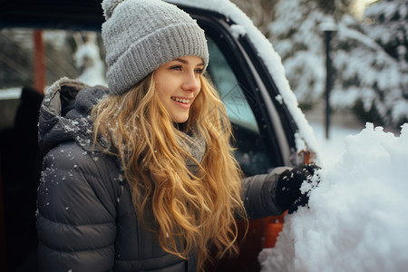 铲除汽车上雪堆的外国女子图片