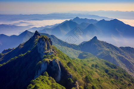 远山云下的山峰图片