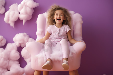 云朵棉花糖女孩坐在柔软的沙发上背景