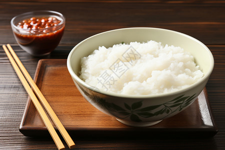 柔软的白粥和一双筷子放在木质桌子上背景