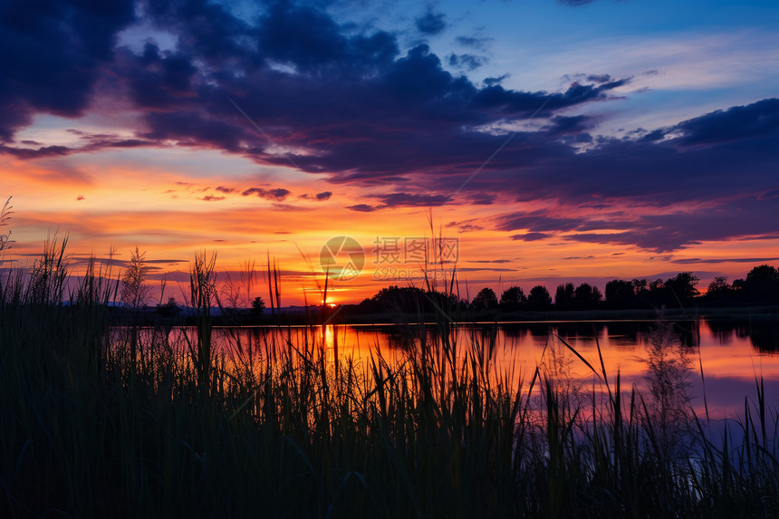 湖上的夕阳图片