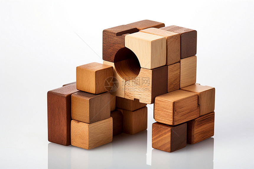 拼装的木制玩具图片