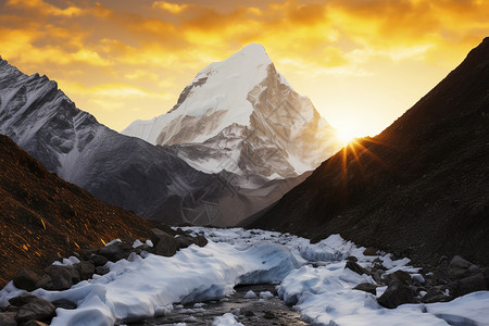 喜马拉雅山冰川上的冒险背景