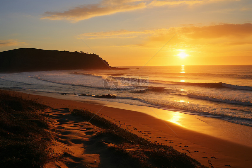 夕阳下的沙滩美景图片