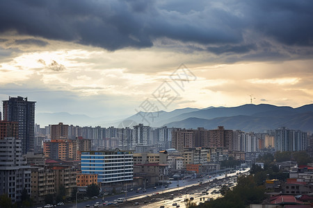 城市雨天的中午景色高清图片