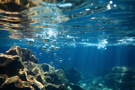 阳光射线海水的清澈设计图片