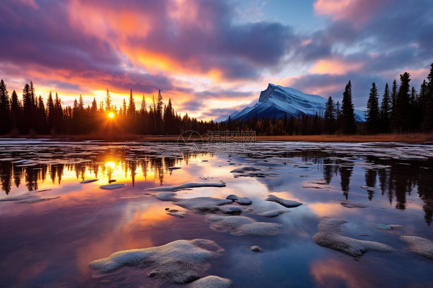 日落时冰川公园的美丽景观图片