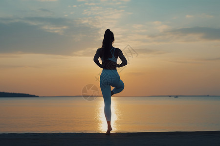 海边做瑜伽的女士图片