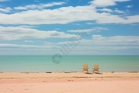 海边的两把椅子图片