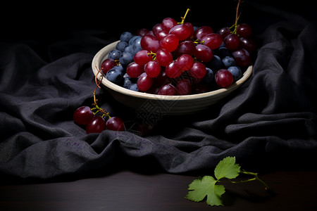 美味多汁的蓝莓和葡萄图片