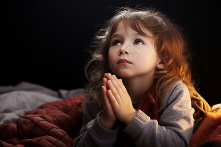 纯真祈祷的外国小男孩图片