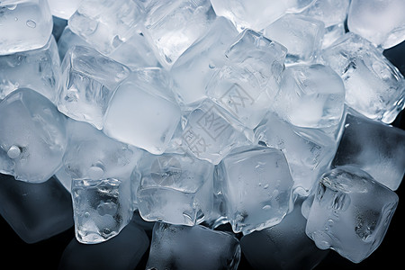 半透明的冷冻冰块图片