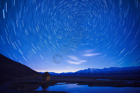 夜空下的星轨背景图片