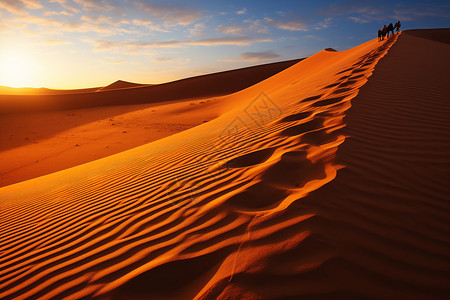 黄昏下的沙漠沙丘图片