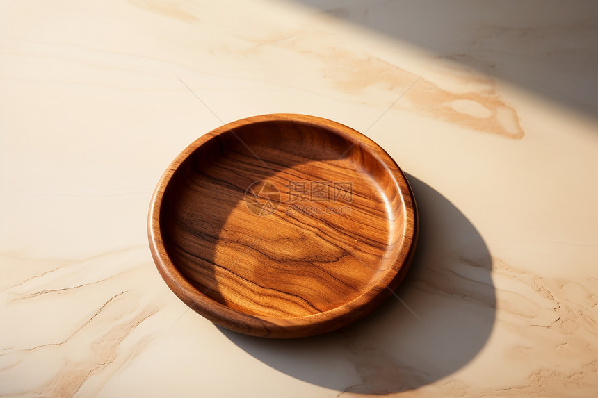 厨房的木制餐碗图片