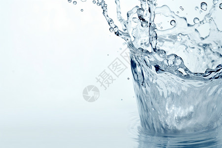 清新湿润的水滴背景图片