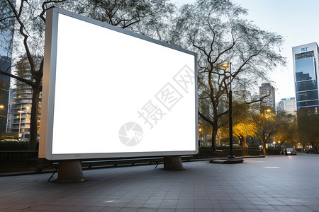 街道上的空白广告面板背景图片