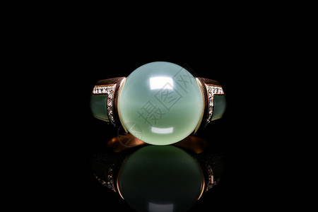 绿色翡翠戒指背景图片