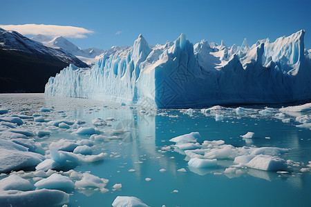 冰川湖的巍峨冰山图片