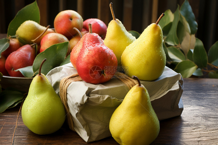 桌上的梨和苹果图片