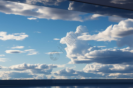 云朵交汇的天空图片