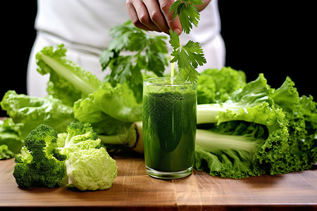 翠绿的青菜汁高清图片