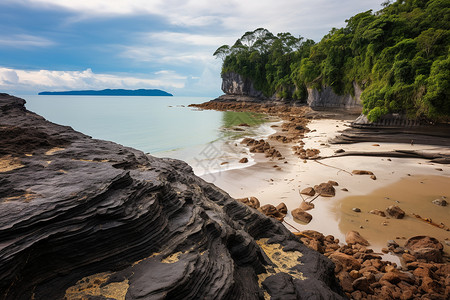 沙滩上的岩石景观图片