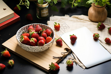 酸甜可口的草莓水果图片