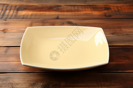 空白餐盘放在桌上高清图片