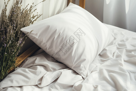 床上舒适的枕头图片