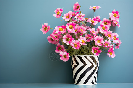 花瓶的粉色花束图片