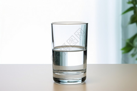 静置的一杯水背景图片