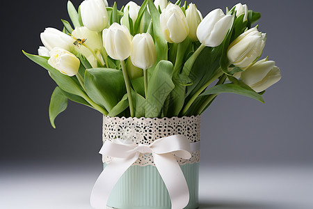 白色郁金香花瓶图片
