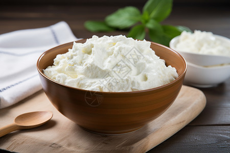 木制碗里的酸奶高清图片