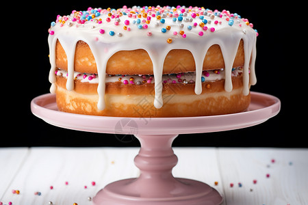 彩色生日蛋糕粉色糖霜和彩色糖屑点缀的蛋糕背景